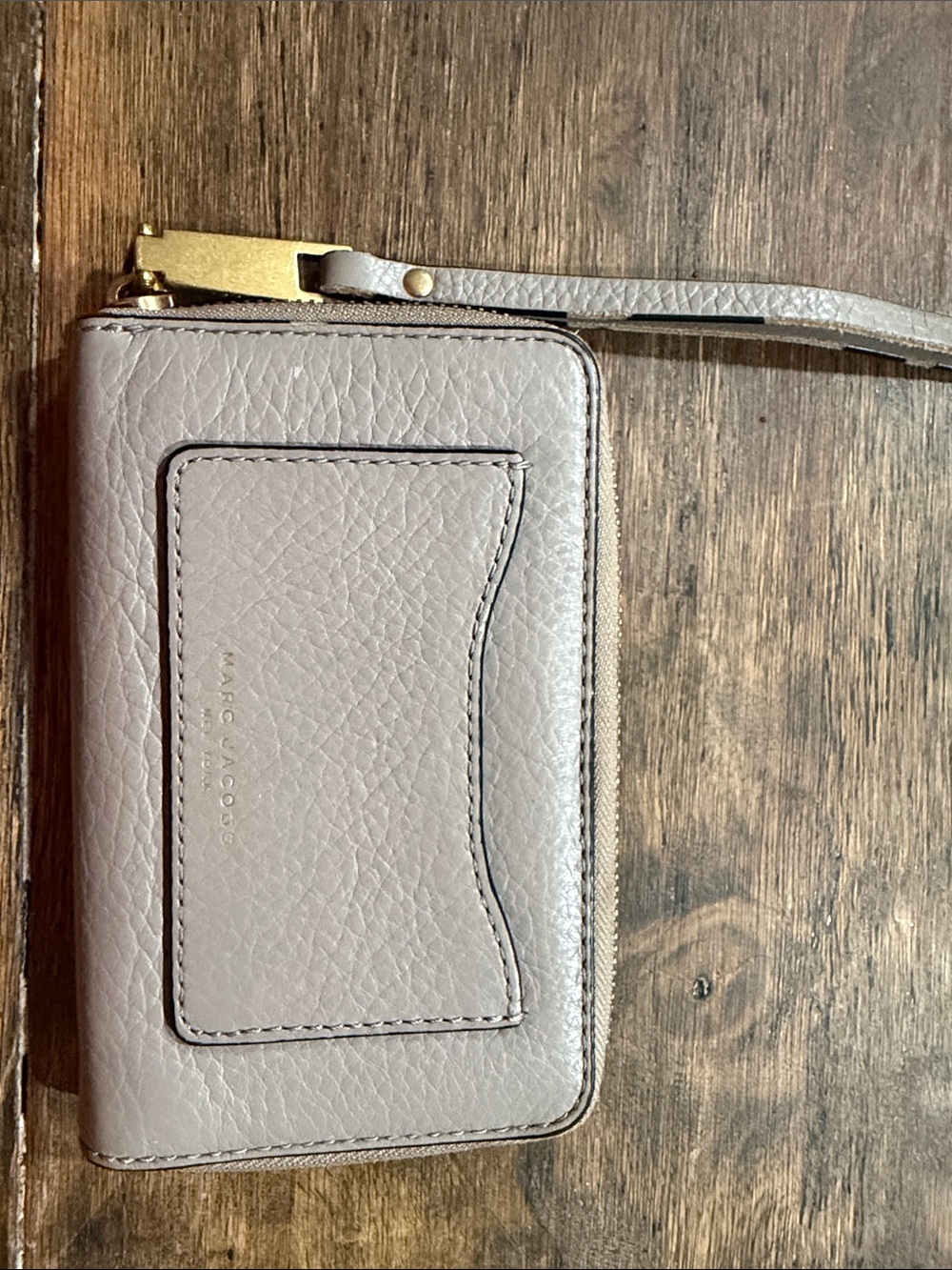 Marc Jacobs Pebbled Leather Zip Wristlet in Taupe